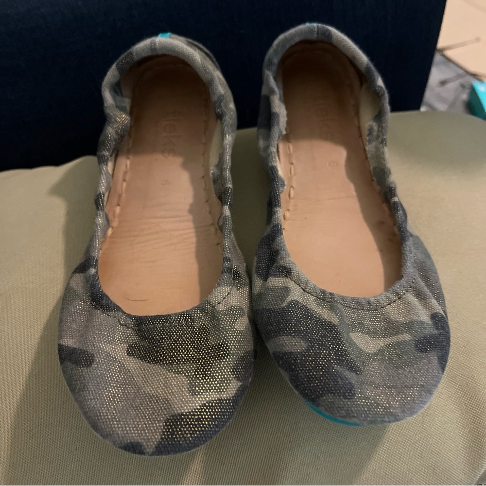 Green size 6 camouflage Tieks with gold thread